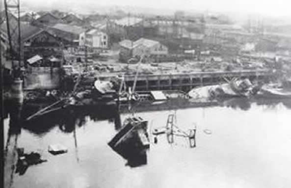 23 destruction du port de nantes par les allemands le 11 aout 44